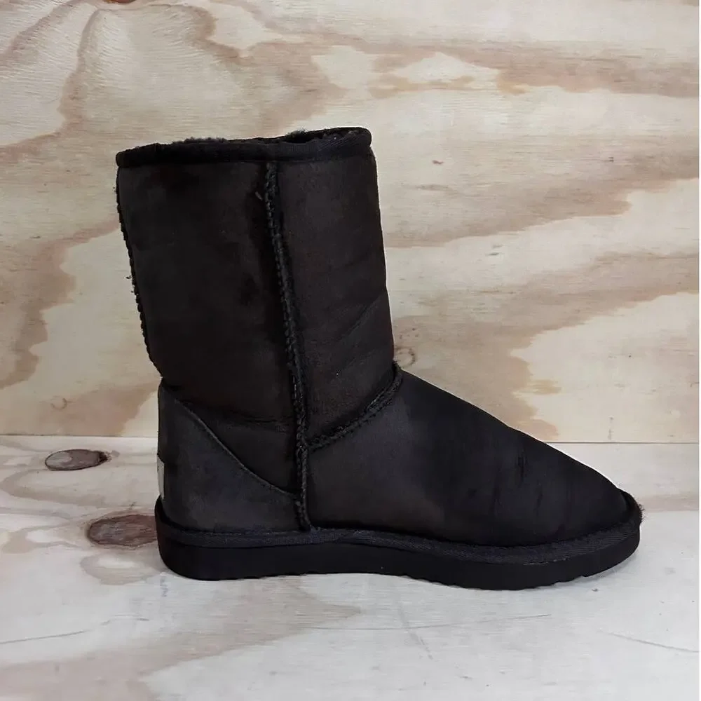 UGG Australia - Classic Short II - Boots - Black - Women's - 7 - S/N 5825